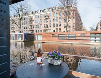 Exterior 2 Houseboat Lady Jane Amsterdam