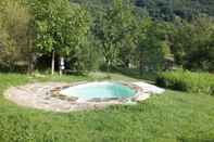 สระว่ายน้ำ Agriturismo Luca's House