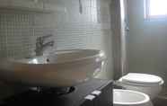 Toilet Kamar 7 Residence San Antonio