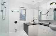 Toilet Kamar 7 The Apartment Service BENT6