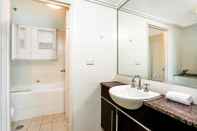 In-room Bathroom The Apartment Service NS504