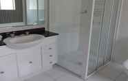 Toilet Kamar 5 The Apartment Service BUCHN