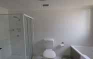 Toilet Kamar 6 The Apartment Service BUCHN