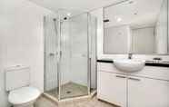 Toilet Kamar 3 The Apartment Service FW206