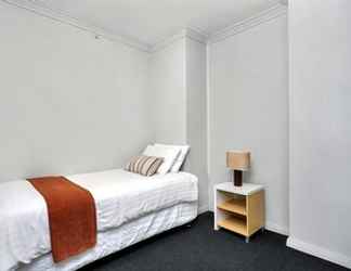 Kamar Tidur 2 The Apartment Service FW206