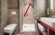 In-room Bathroom 2 ibis Styles Sallanches Pays du Mont-Blanc