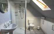 Toilet Kamar 7 Dionard Guest House