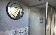 Toilet Kamar 2 Dionard Guest House