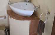 Toilet Kamar 3 Kleineweide Guest House