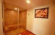 In-room Bathroom 3 Athirapilly Green Trees