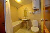 Toilet Kamar Hotel Pine Palace Resort