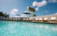 Hồ bơi 4 Skyview Hotel - 21 & Over Pool