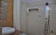 In-room Bathroom 6 Hotel Shiv International