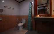 In-room Bathroom 2 Taj Phuket Inn