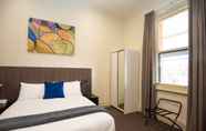 Kamar Tidur 6 The Mile End Hotel