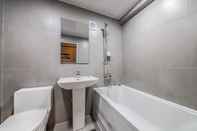 Toilet Kamar Junoh Hotel