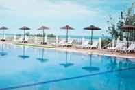 สระว่ายน้ำ Olbios Marina Resort