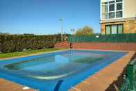Swimming Pool Apartamentos Playa Catedrales 3000