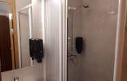 Phòng tắm bên trong 7 Hotell Indalsleden