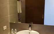 Toilet Kamar 6 One Central Hotel