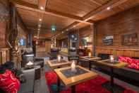 Bar, Cafe and Lounge Wilderness Hotel Nellim & Igloos