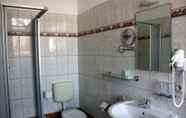 In-room Bathroom 4 Hotel Zum alten Ponyhof
