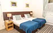 Kamar Tidur 6 The Kingswood Hotel