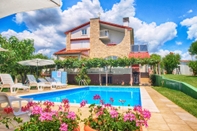 Swimming Pool Apartment Neven 810