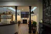 Bar, Cafe and Lounge Hostal Carlos V
