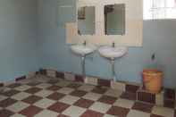 Phòng tắm bên trong Mysa - Dandeli Lodge