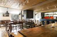 Bar, Cafe and Lounge Feathertop Alpine Lodge