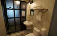 Toilet Kamar 6 Kenting Moon Bay Hotel