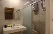 Toilet Kamar 2 Tamsui Homestay