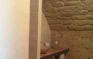 Toilet Kamar 6 La Meridienne des Collines