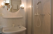 In-room Bathroom 6 Hotel Rauchfang