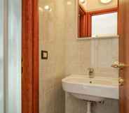 In-room Bathroom 3 Residence Il Poggio