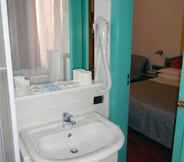 In-room Bathroom 7 Hotel Ristorante Bellavista