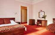 Bedroom 4 Astoria Hotel