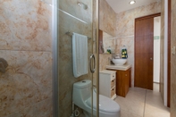 In-room Bathroom Menesse Quinta Mar By CocoBR