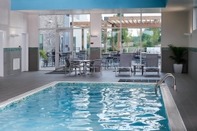 Swimming Pool TownePlace Suites by Marriott Cleveland Solon