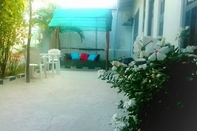 Common Space Ungoofaaru Inn