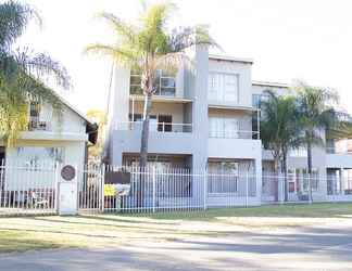 Exterior 2 Waterfront Cabanas