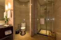 In-room Bathroom Gusto Hotel