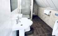 In-room Bathroom 3 Invergarry Hotel