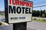 ภายนอกอาคาร Turnpike Motel