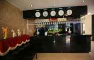 Bar, Kafe dan Lounge 2 Lavender Hotel