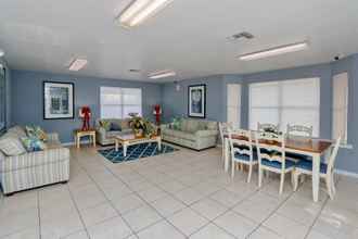 Lobby 4 Near Theme Parks! Fabulous 3 BR Home, Star Wars Children's BR, Pool!