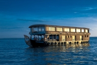 Exterior Tharangini Houseboats