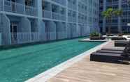 Kolam Renang 2 MaxStays Max View at Breeze Residences