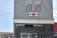 ภายนอกอาคาร ERVoruto Hostel Makati